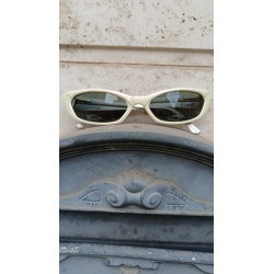 Occhiali da sole Arnette mod. Mantis d394 occhiali a gatto donna colore crema